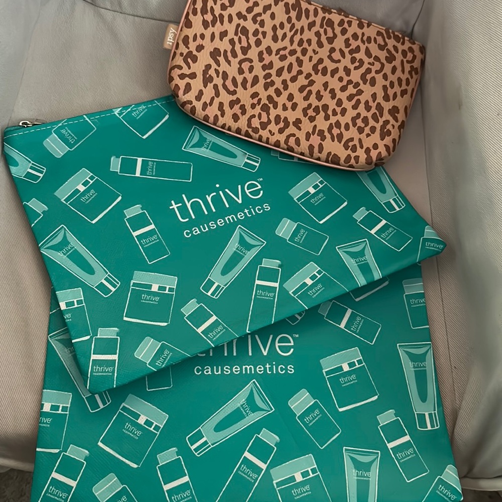 Cosmetics carry case